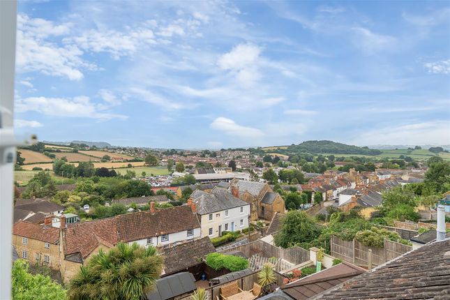 33, Butts, Ilminster photo 2