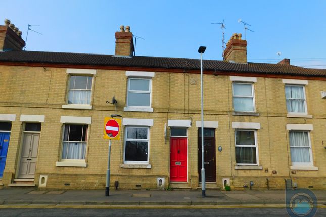 Thumbnail Terraced house to rent in Aldermans Drive, Peterborough
