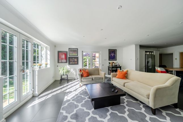 2, Sheridan Grange, Ascot photo 4