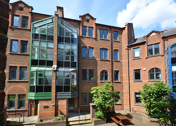 Office to let in City Road, London