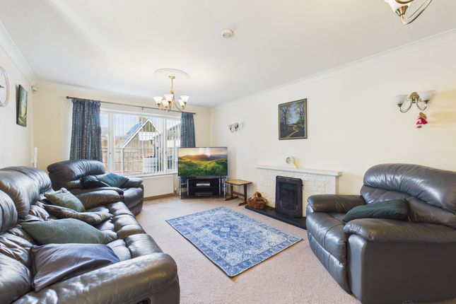 27 Battingswood Gardens, High Wycombe photo 4