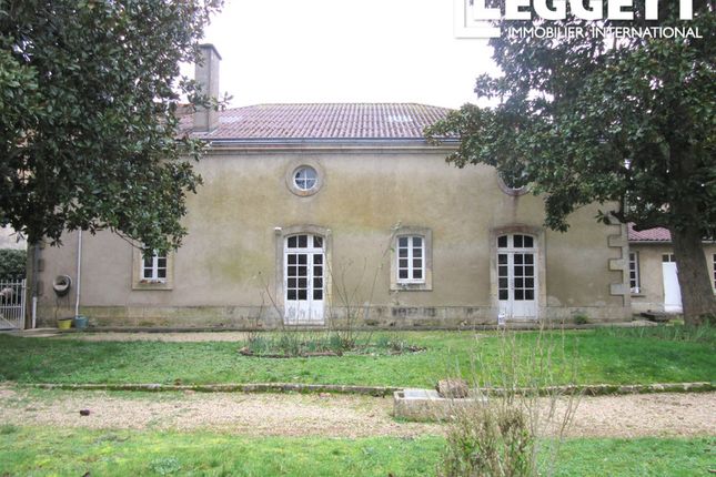Villa for sale in Gençay, Vienne, Nouvelle-Aquitaine