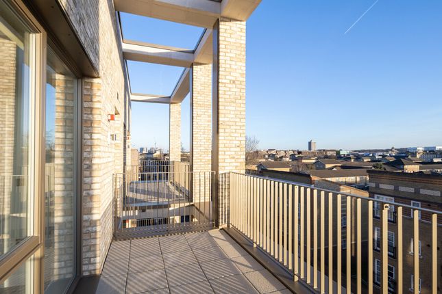 Flat for sale in Commerical Way, Peckham