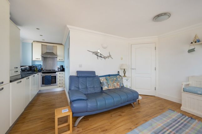 Flat 8, Bay View, 70 Central Parade, Herne Bay photo 4