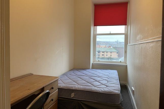 Flat to rent in Commercial Street, Dundee