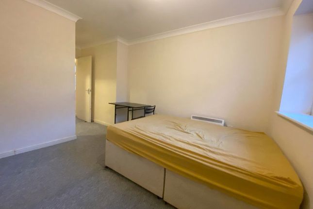 7, Cannon Gate, Berks photo 3