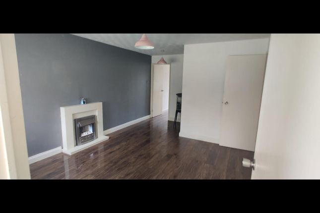 86, Claverley Green, Luton photo 4