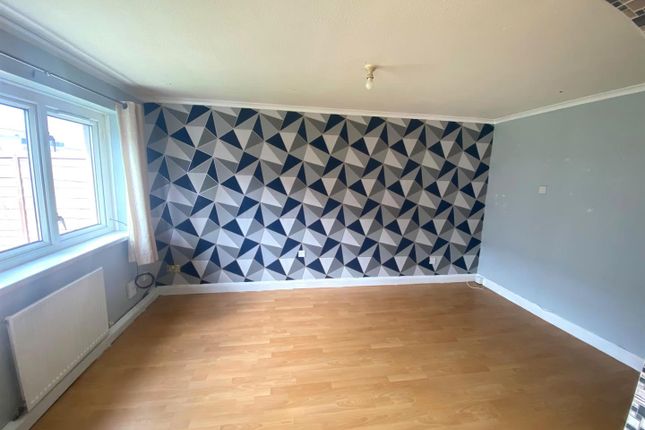 37, Manston Garth, Hull photo 4
