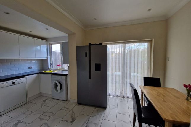270 Willow Road, Enfield photo 4