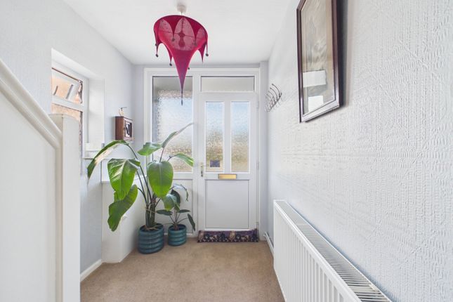 12, Hollydene Crescent, Leicester photo 2