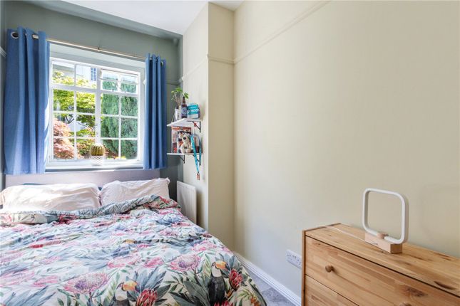 Flat for sale in Wavertree Court, Streatham Hill, London