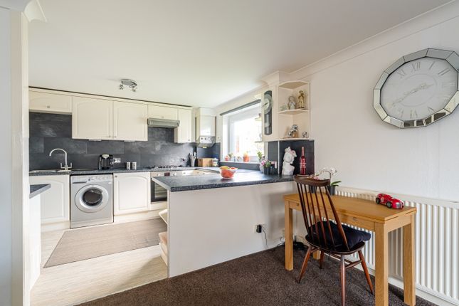 16/1, Calder Grove, Edinburgh photo 4