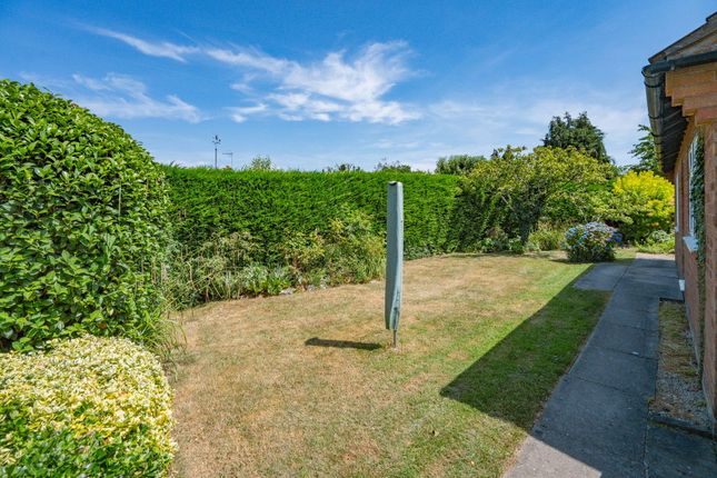 4, Cobham Close, Malvern photo 2