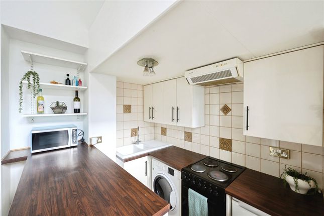 Flat 4, Brunswick Court, 27, Brunswick Road, Sutton photo 4