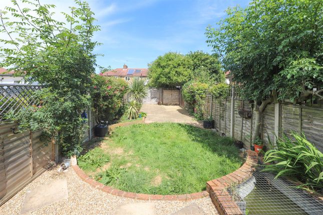 18, Dell Road, West Drayton photo 4