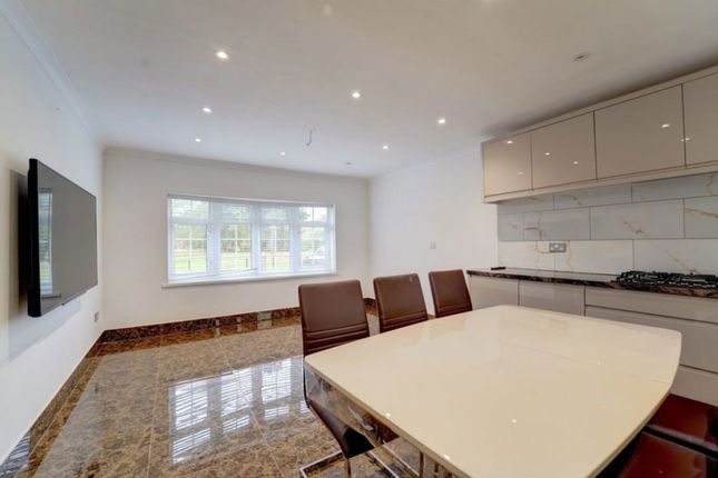16, The Furlong, Bedford photo 4