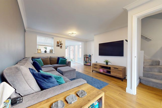 18, Long Ayres, Milton Keynes photo 3