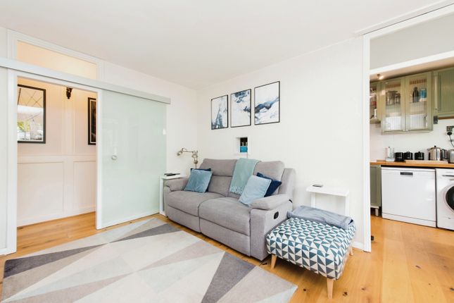 Thumbnail Flat for sale in Rosenau Road, Battersea