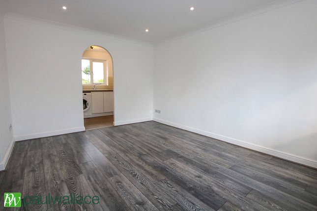 44, Hollybush Way, Waltham Cross photo 2