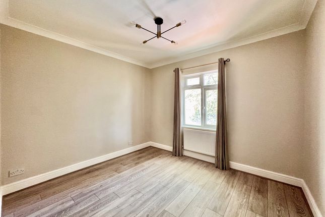 3, 58-60, Myddleton Road, Bowes Park photo 4