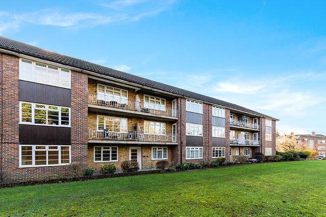 Flat to rent in Lancaster Court, Banstead