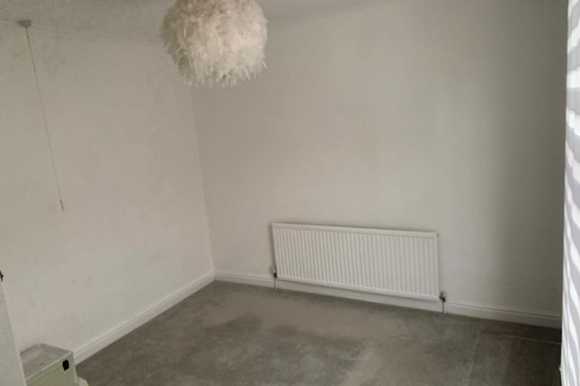 25, New Hall Road, CHESTERFIELD photo 3