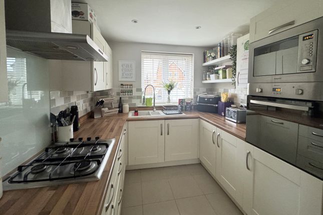 32, Shackleton Gardens, Flitwick photo 3