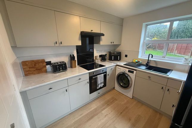 Skyes Crescent, Winstanley photo 4