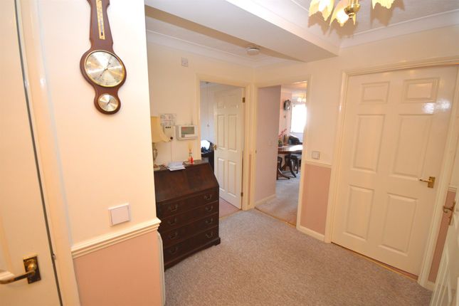 Flat 20/Victoria Court,, Railway Street, Essex photo 4