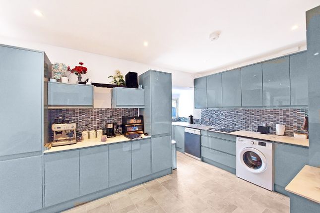 78 The Avenue, Pinner, Middlesex photo 2