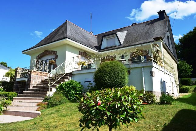 Detached house for sale in 56160 Guémené-Sur-Scorff, Morbihan, Brittany, France