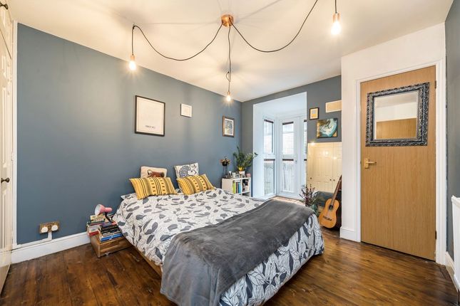 Flat 2, 13, Tyson Road, London photo 3
