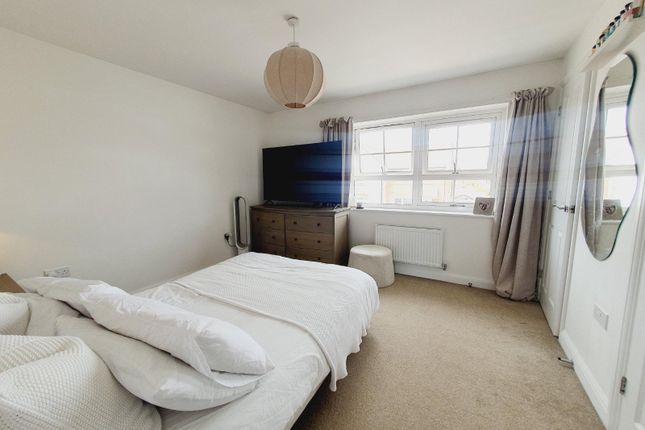 3, Pycroft Avenue, Chichester photo 4