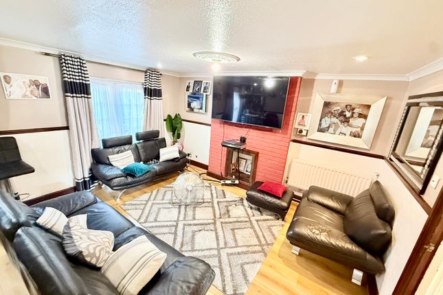 31, Dressington Avenue, London photo 3
