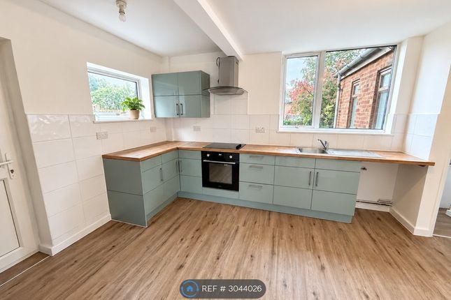 2-bed semi-detached on Doncaster, £925/mo