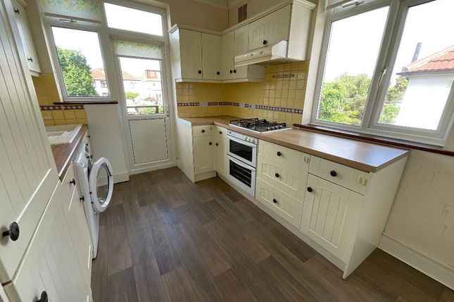 2b Vaughan Avenue, Hornchurch photo 4