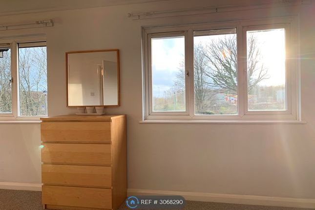 Flat, Youngbridge Court Redlands Lane, Fareham photo 3