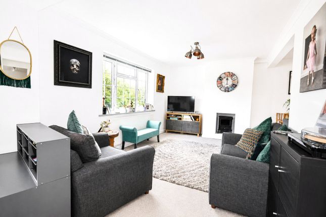17, Cherry Tree Road, Godalming photo 2