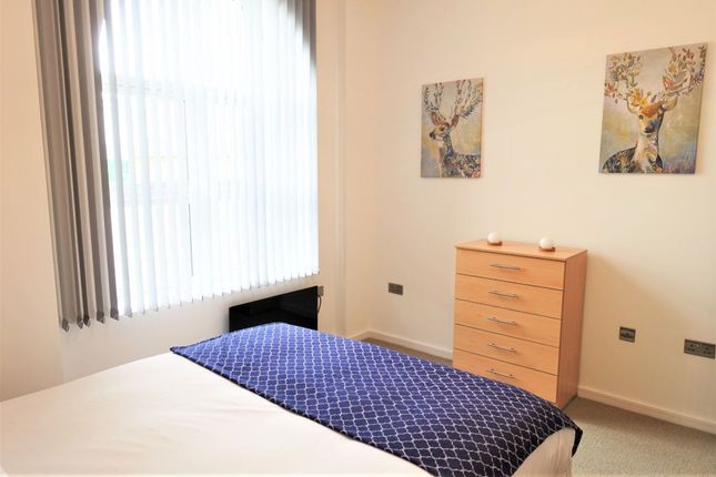 Flat to rent in Forest Road, Feltham