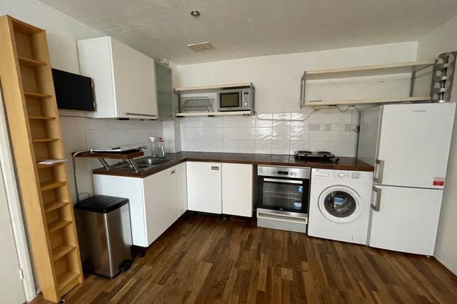 Godwin Close, London photo 3