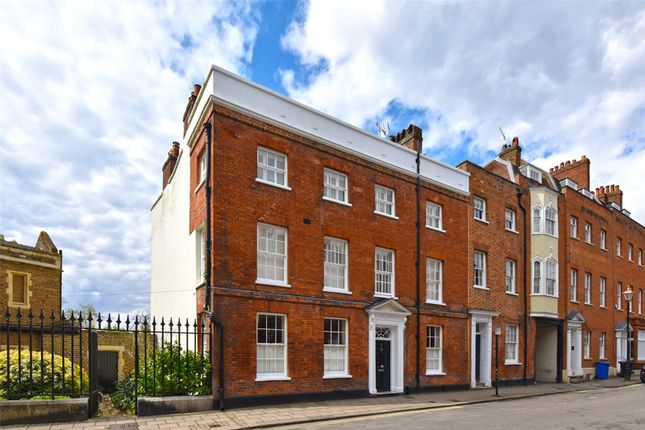 End terrace house to rent in Park Street, Windsor, Berkshire