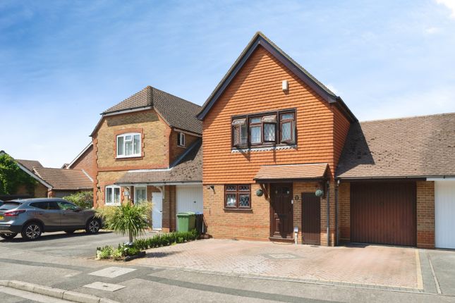 1-bed detached on Grafton Way, West Molesey, £600,000