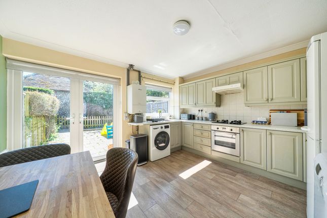 2 Mant Close, Pulborough photo 3