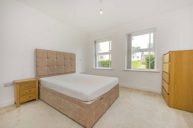 Flat 5, Hazelwood House, 6, Dyas Road, Sunbury-On-Thames photo 4