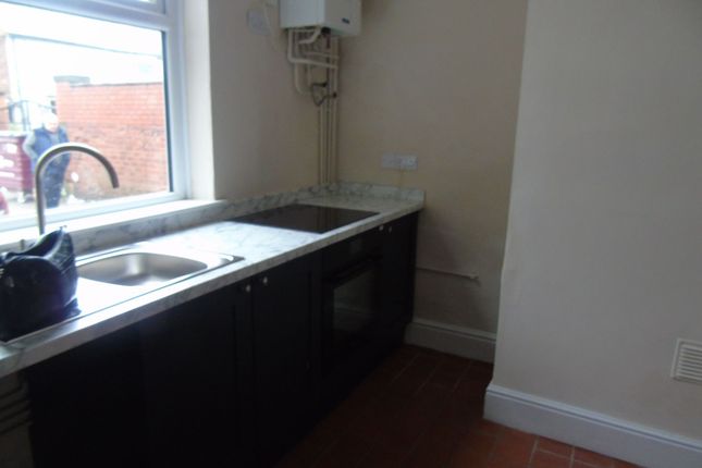 190 Chatsworth Road, Chesterfield photo 3