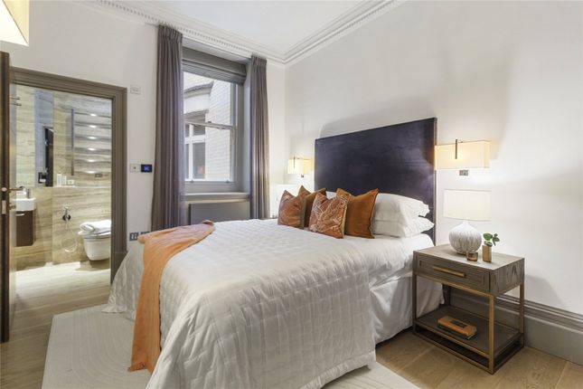 Flat for sale in Old Court Place, London