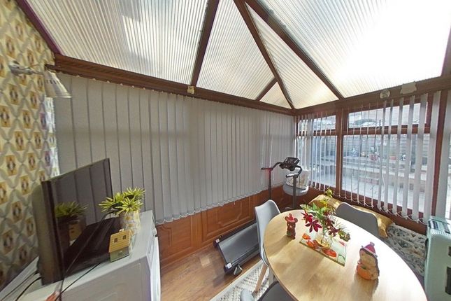 28, Westcroft, Holmfirth photo 4