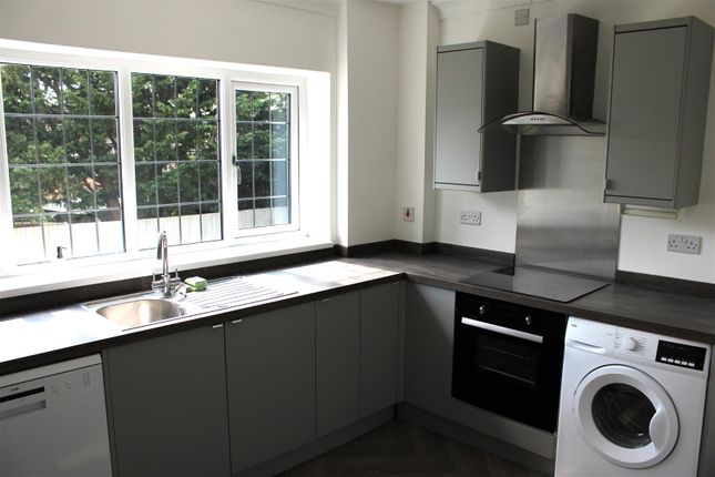 16, Oakfield Avenue, Kingswinford photo 2
