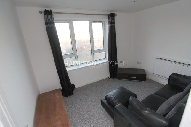 Flat to rent in Branagh Court, Reading