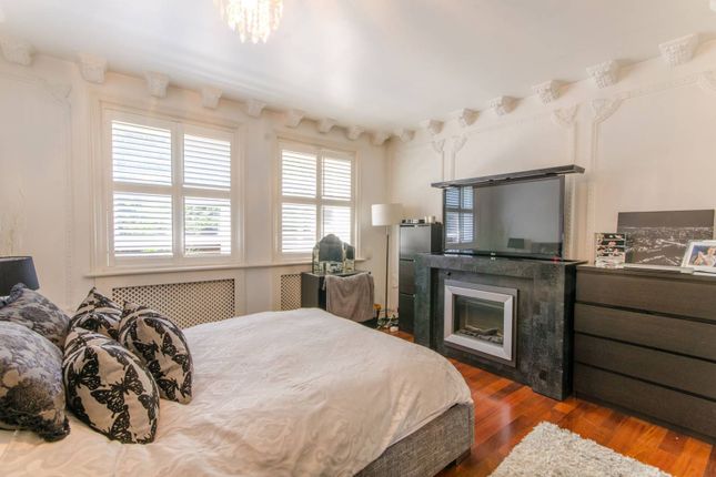 Flat for sale in Langland Gardens, Hampstead, London